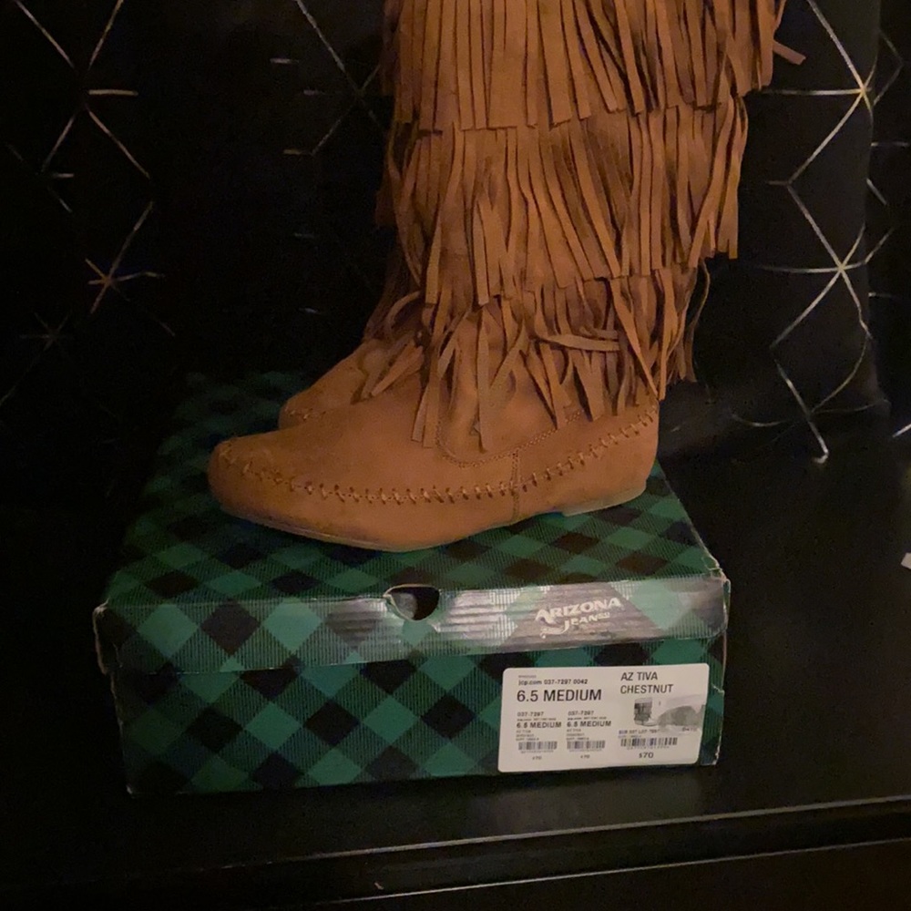 Boots - Picture 4 of 8